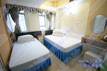 Jordan Comfort Inn cheap Motel hotel room for backpacker Budget traveller looking for guest house hostel and cheap accommodation