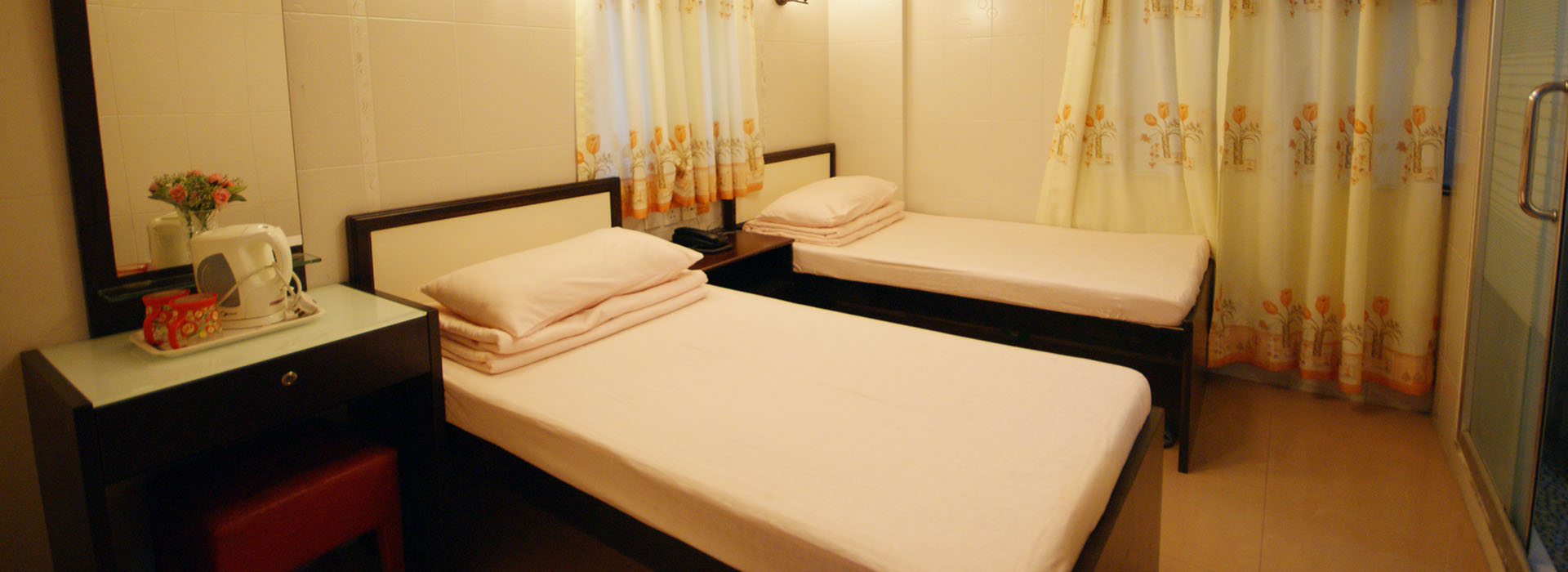 Dragon Hotel honeymoon suite