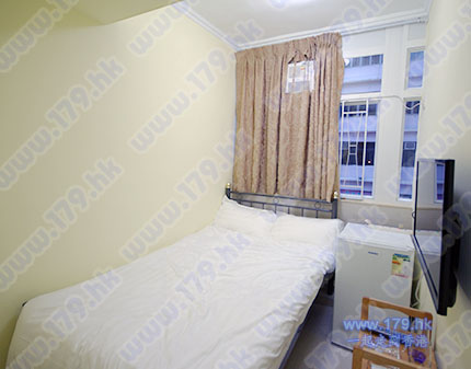 Fountain Hostel in TST Tsim Sha Tsui offers low price hotel hostel room for budget backpacker traveller looking for cheap hotel room accomodation