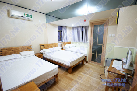 Cheap accommodation motel hostel grade in Tsim Sha Tsui Golden Bridge Hotel provides cheap room rental online