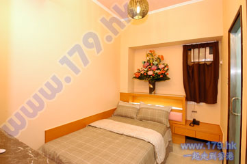 Cheap hotel accommodation Motel room single room double room triple rom